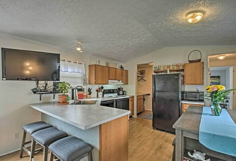 Bright Pensacola Home W/ Backyard   Pets Welcome!