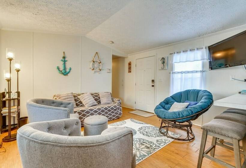 Bright Pensacola Home W/ Backyard   Pets Welcome!