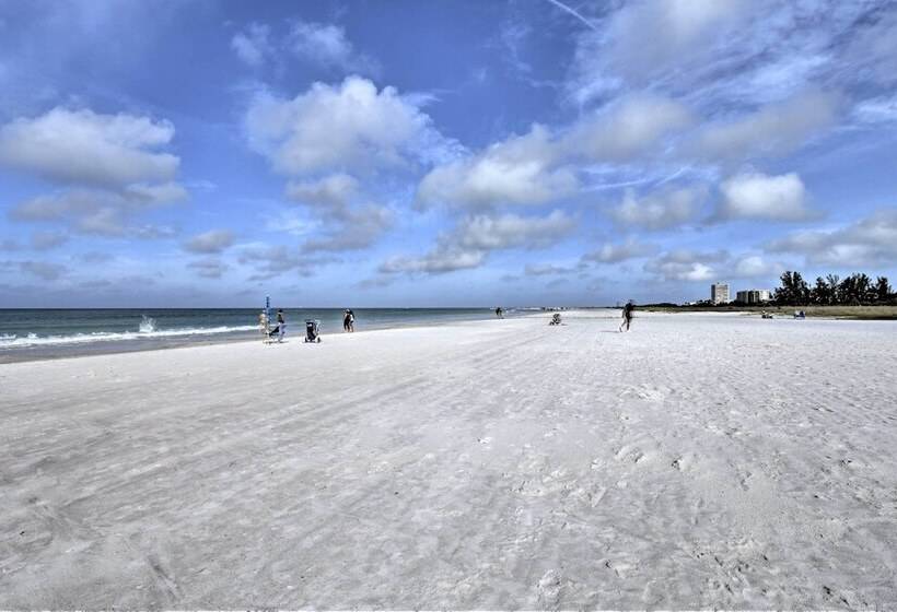 Bright Sarasota Bungalow   5 Mi To Siesta Beach!