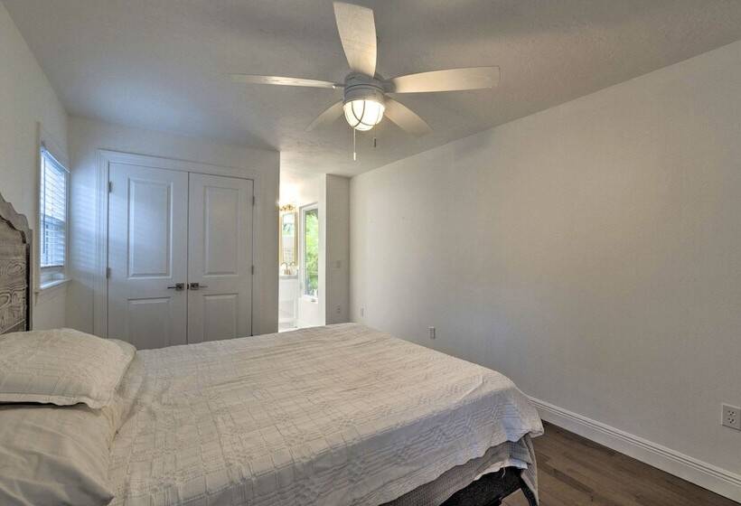 Bright Sarasota Bungalow   5 Mi To Siesta Beach!