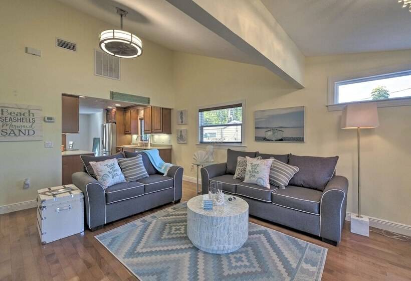 Bright Sarasota Bungalow   5 Mi To Siesta Beach!