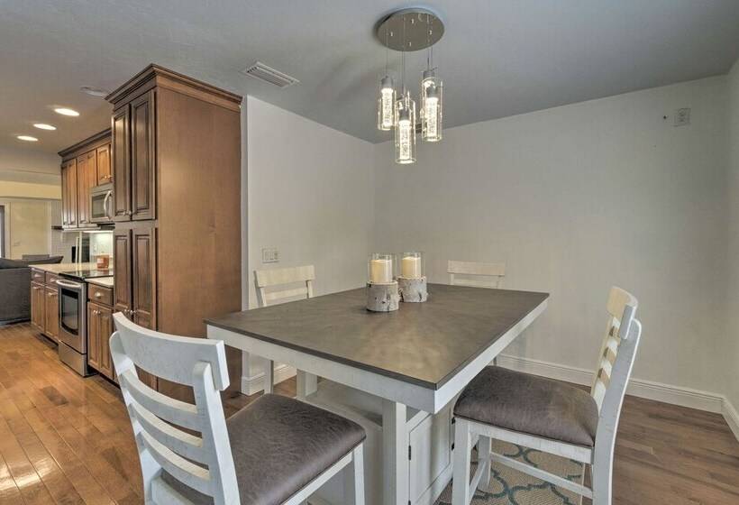 Bright Sarasota Bungalow   5 Mi To Siesta Beach!