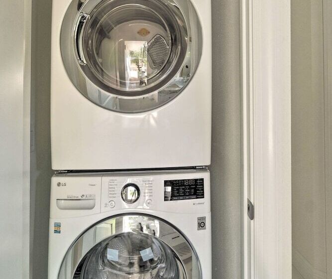 Bright Sarasota Bungalow   5 Mi To Siesta Beach!