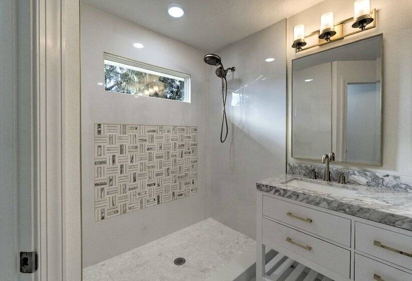 Bright Sarasota Bungalow   5 Mi To Siesta Beach!