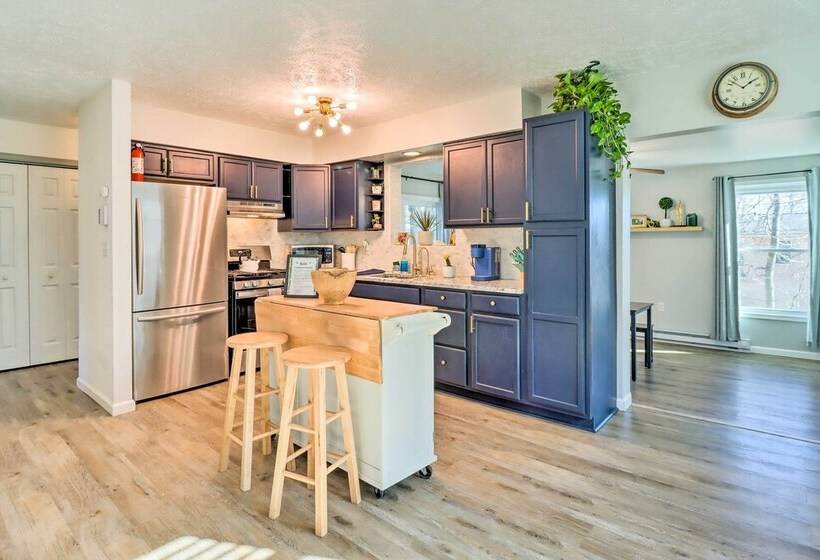 Bright Tobyhanna Retreat W/ Fire Pit, Walk To Lake