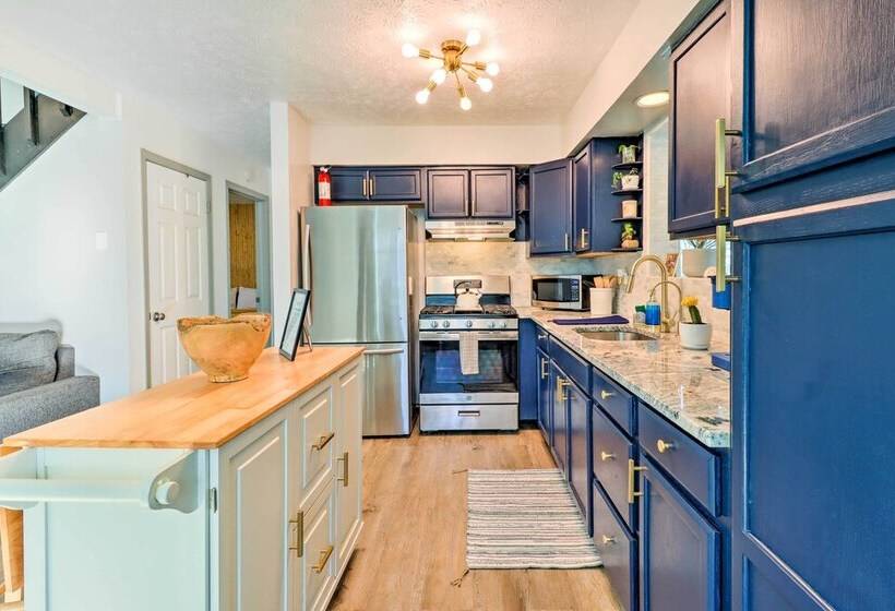 Bright Tobyhanna Retreat W/ Fire Pit, Walk To Lake