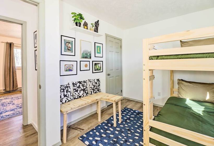 Bright Tobyhanna Retreat W/ Fire Pit, Walk To Lake