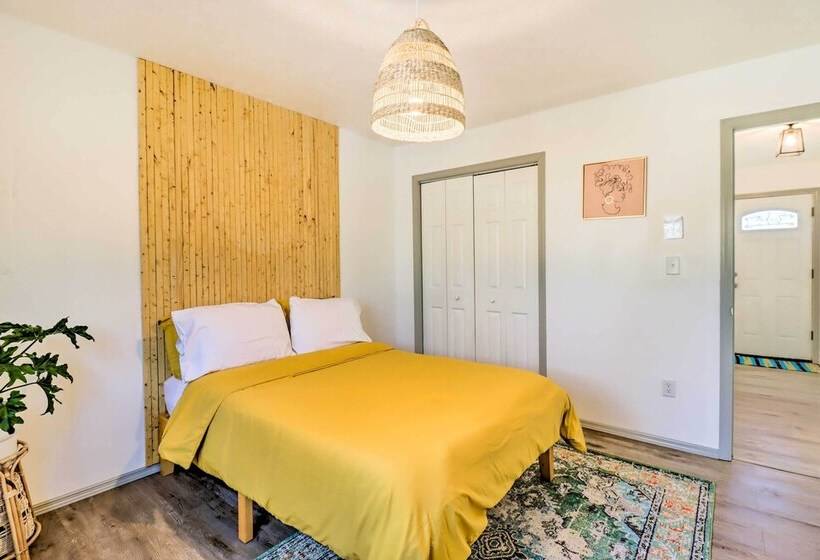 Bright Tobyhanna Retreat W/ Fire Pit, Walk To Lake