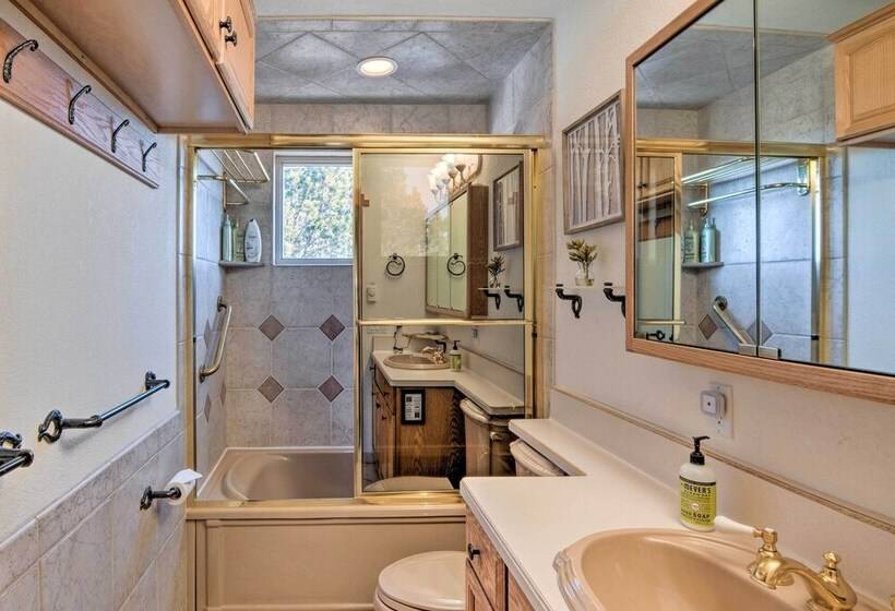 Buena Vista Oasis W/ Mtn Views, 3 Mi To Dtwn!