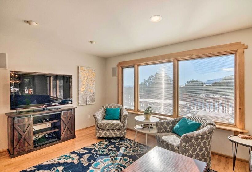 Buena Vista Oasis W/ Mtn Views, 3 Mi To Dtwn!