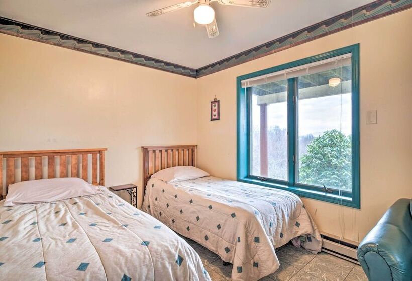 Burnsville Home W/ Deck & Panoramic Mountain Views