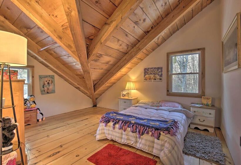 Cabin: Private Hot Tub, Walk To Pats Peak Ski Area