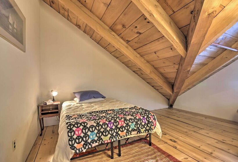 Cabin: Private Hot Tub, Walk To Pats Peak Ski Area