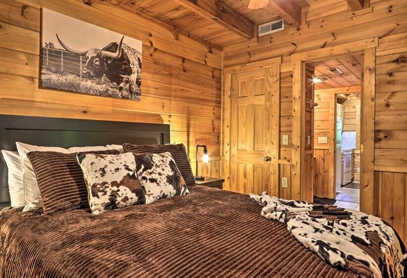 Cabin W/ Hot Tub + Deck, 3 Mi To Pigeon Forge