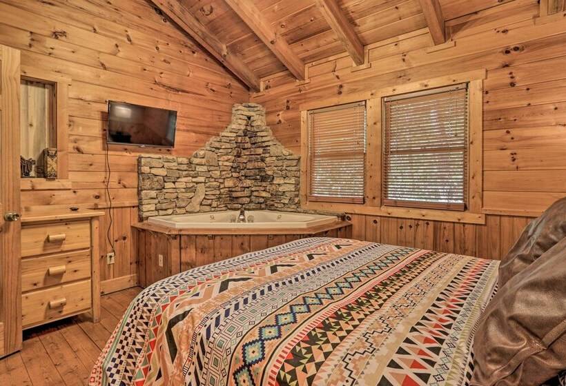 Cabin W/ Hot Tub + Deck, 3 Mi To Pigeon Forge