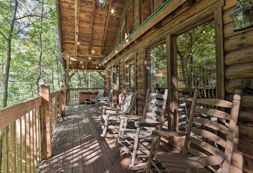 Cabin W/ Hot Tub + Deck, 3 Mi To Pigeon Forge