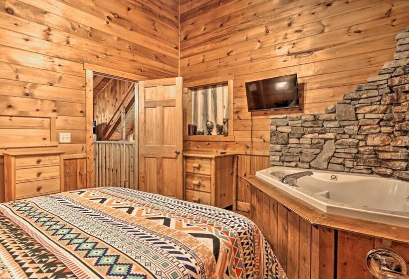 Cabin W/ Hot Tub + Deck, 3 Mi To Pigeon Forge