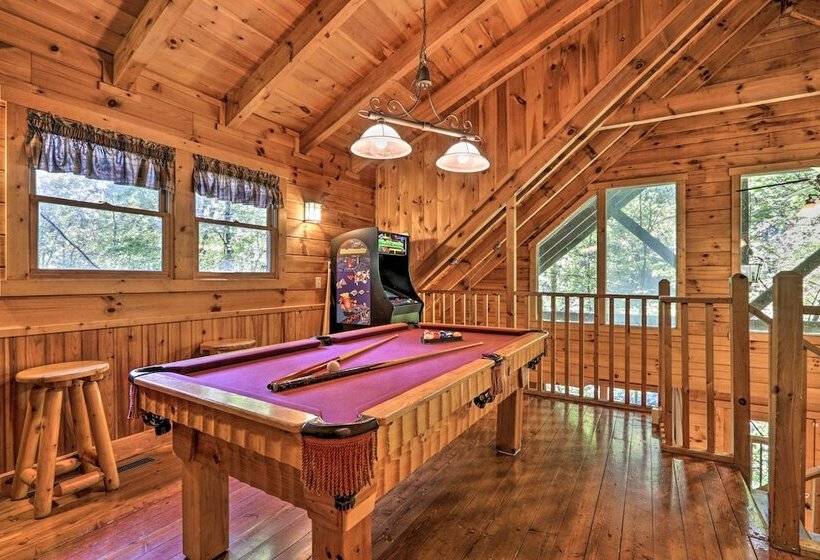 Cabin W/ Hot Tub + Deck, 3 Mi To Pigeon Forge