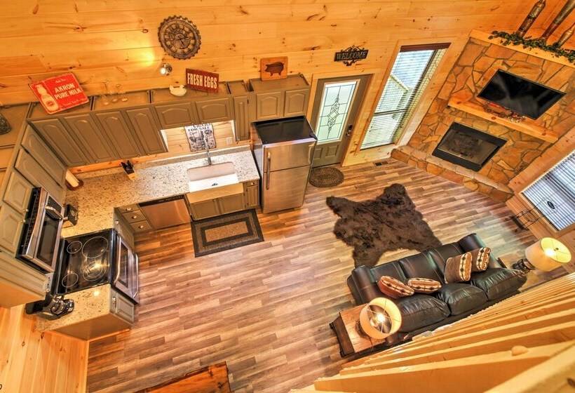 Gatlinburg Cabin W/ Hot Tub: 5 Mi To Downtown
