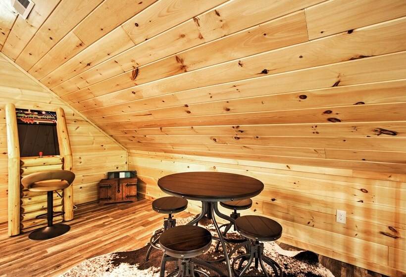 Gatlinburg Cabin W/ Hot Tub: 5 Mi To Downtown