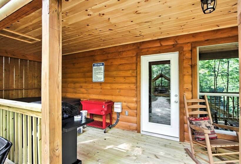 Gatlinburg Cabin W/ Hot Tub: 5 Mi To Downtown