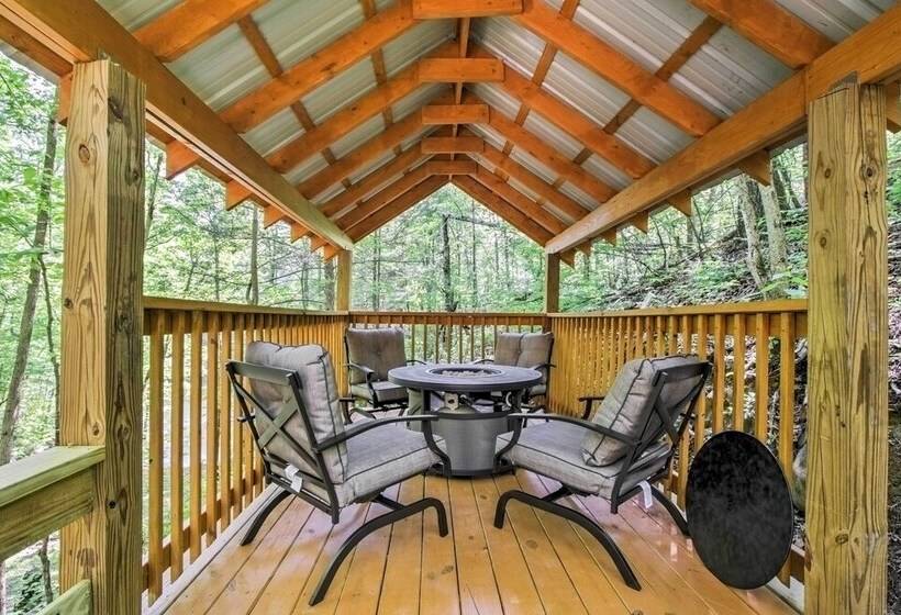 Gatlinburg Cabin W/ Hot Tub: 5 Mi To Downtown