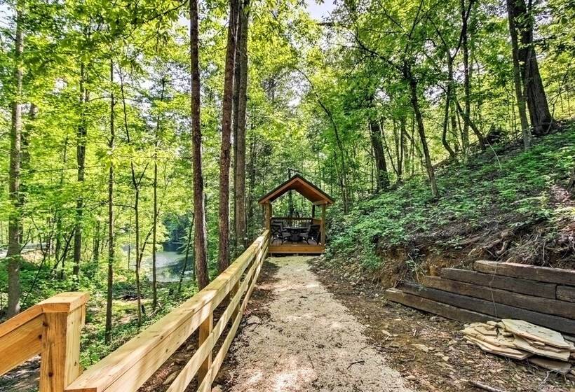 Gatlinburg Cabin W/ Hot Tub: 5 Mi To Downtown