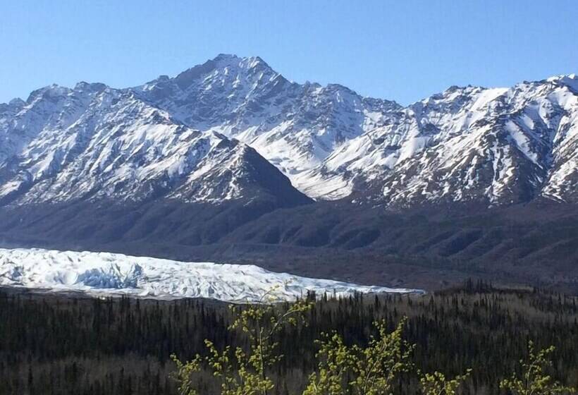 Cabin W/ Glacier Views: Walk To Matanuska River!