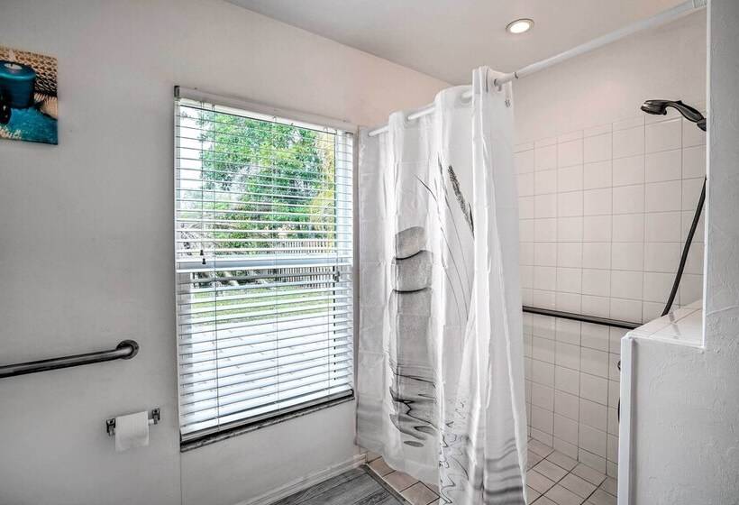 Canalfront Cape Coral Escape   Ada Friendly!