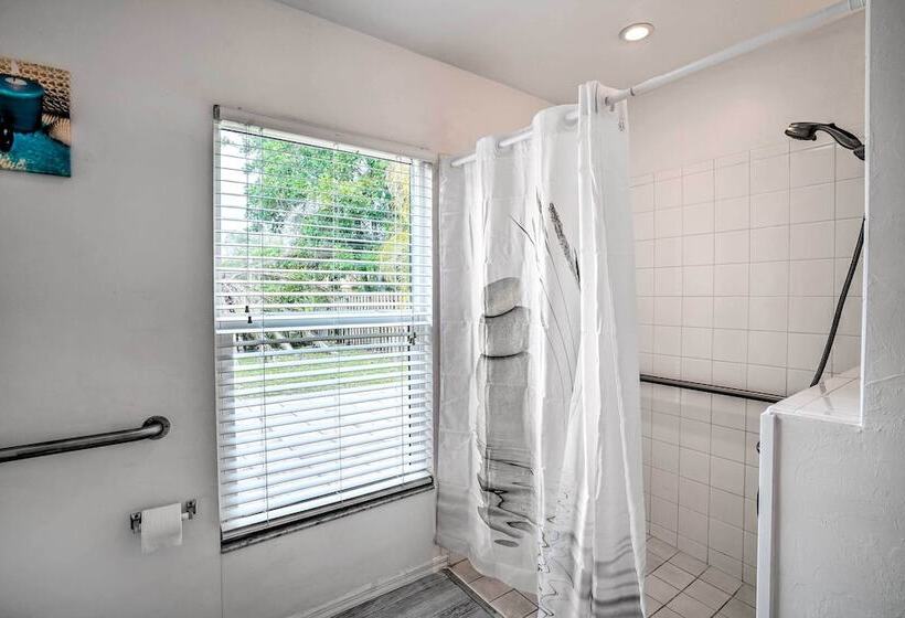 Canalfront Cape Coral Escape   Ada Friendly!