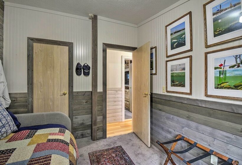 Fish, Crab & Clam: Waterfront Gem In Port Ludlow