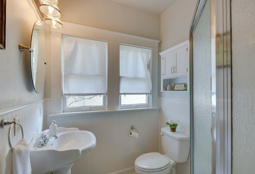 Canton Home W/ Porch < 1 Mile To First Monday!