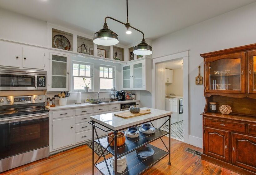 Canton Home W/ Porch < 1 Mile To First Monday!