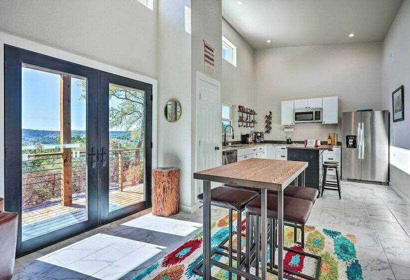 Canyon Lake Home W/ Hot Tub & Fire Pit!