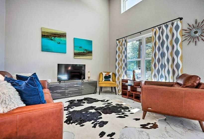 Canyon Lake Home W/ Hot Tub & Fire Pit!