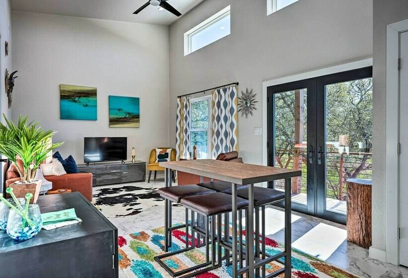 Canyon Lake Home W/ Hot Tub & Fire Pit!