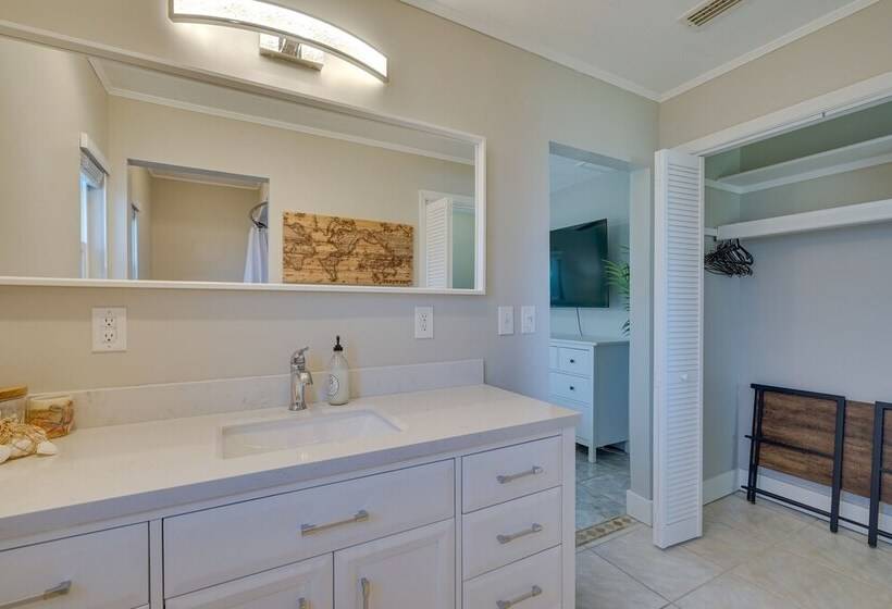 Cape Coral Escape: Near Dtwn W/ Private Pool!