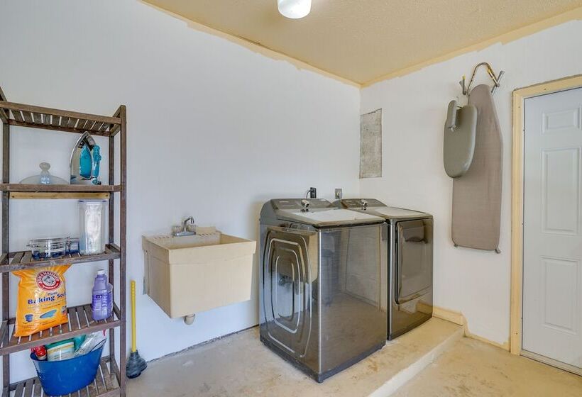 Cape Coral Escape: Near Dtwn W/ Private Pool!