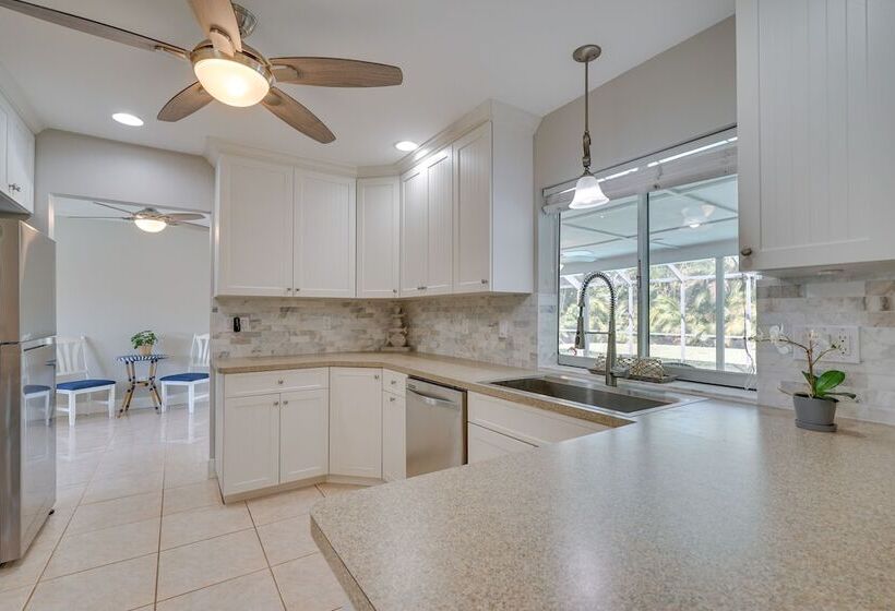 Cape Coral Escape: Near Dtwn W/ Private Pool!