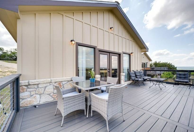 Center Point Countryside Cottage W/ Deck, Grill!