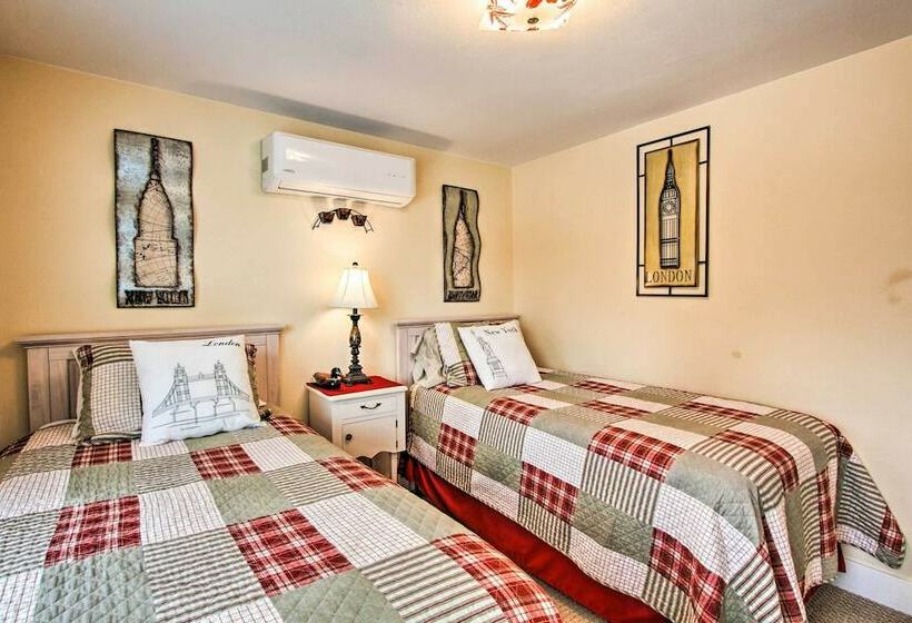 Central Eugene House W/ Updated Interior & Yard!