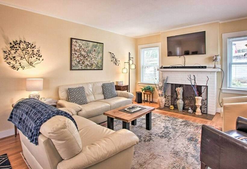 Central Eugene House W/ Updated Interior & Yard!