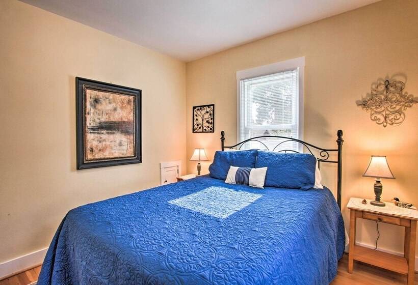 Central Eugene House W/ Updated Interior & Yard!