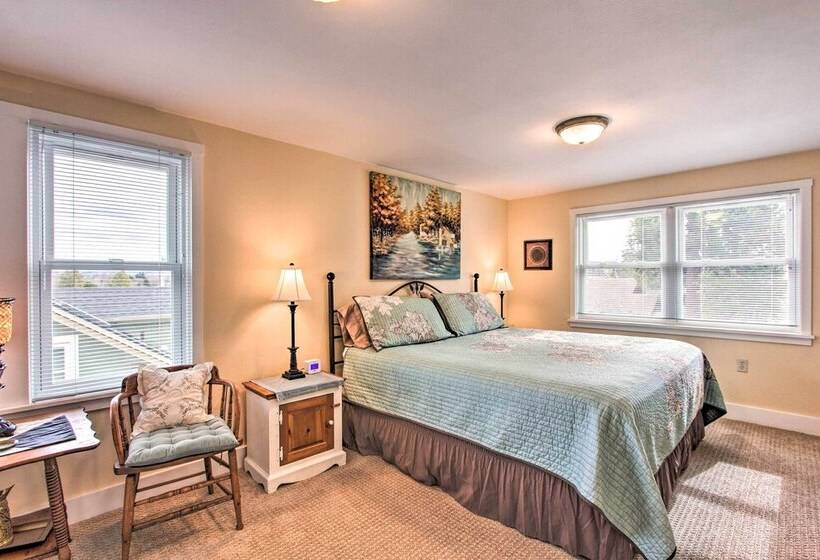 Central Eugene House W/ Updated Interior & Yard!