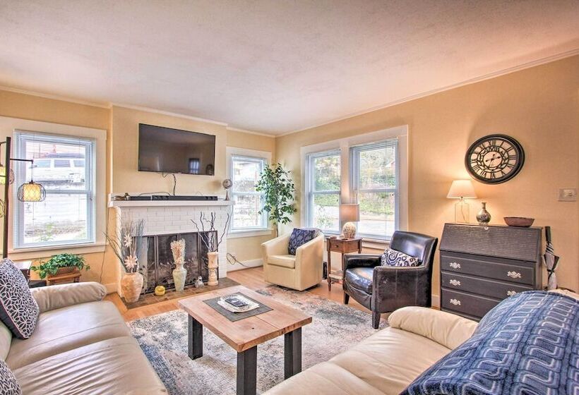 Central Eugene House W/ Updated Interior & Yard!