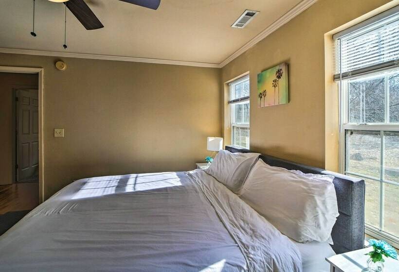 Central Fayetteville Home W/ Gas Grill!