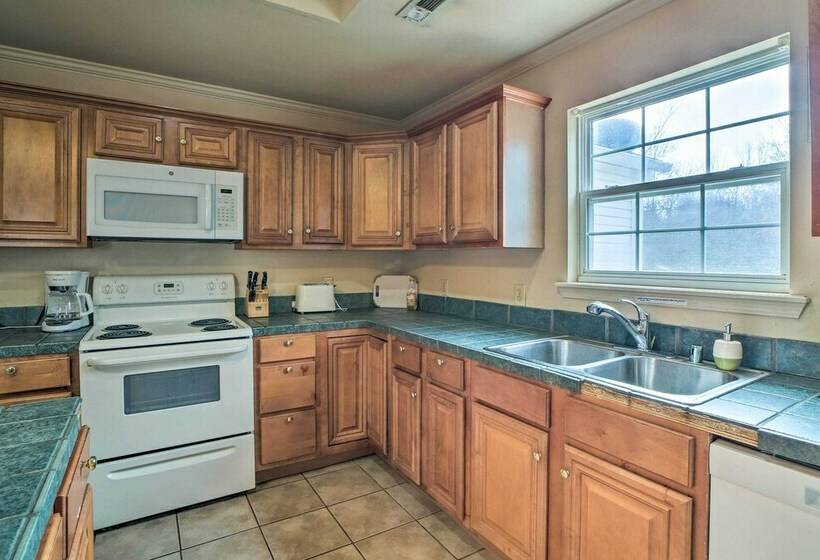 Central Fayetteville Home W/ Gas Grill!