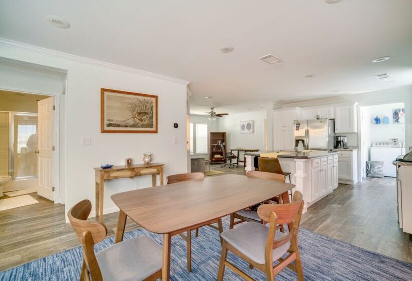 Charleston Home W/ Porch 3 Mi To Folly Beach!