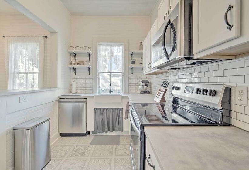 Charming 100 Year Old Home < 1 Mi To Downtown