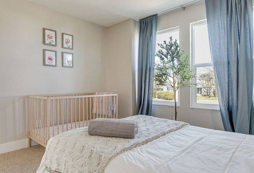 6 Mi To Dtwn: Arvada Home W/ Hot Tub & Yard